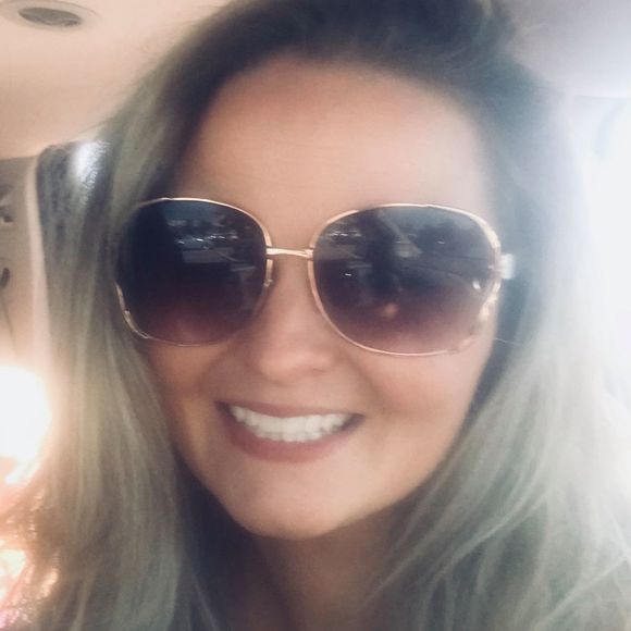 Meet your Posher, Jennifer - Picture 1 of 1